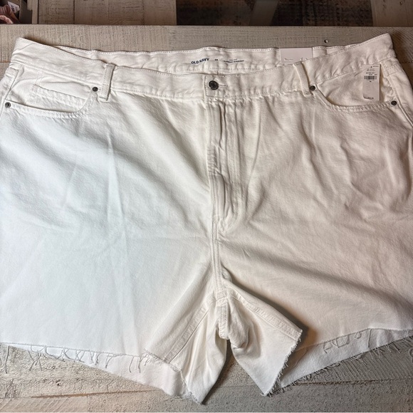 Old Navy Pants - Old Navy Women 28 White High Rise Slouchy Straight Fray Raw Hem Denim Shorts